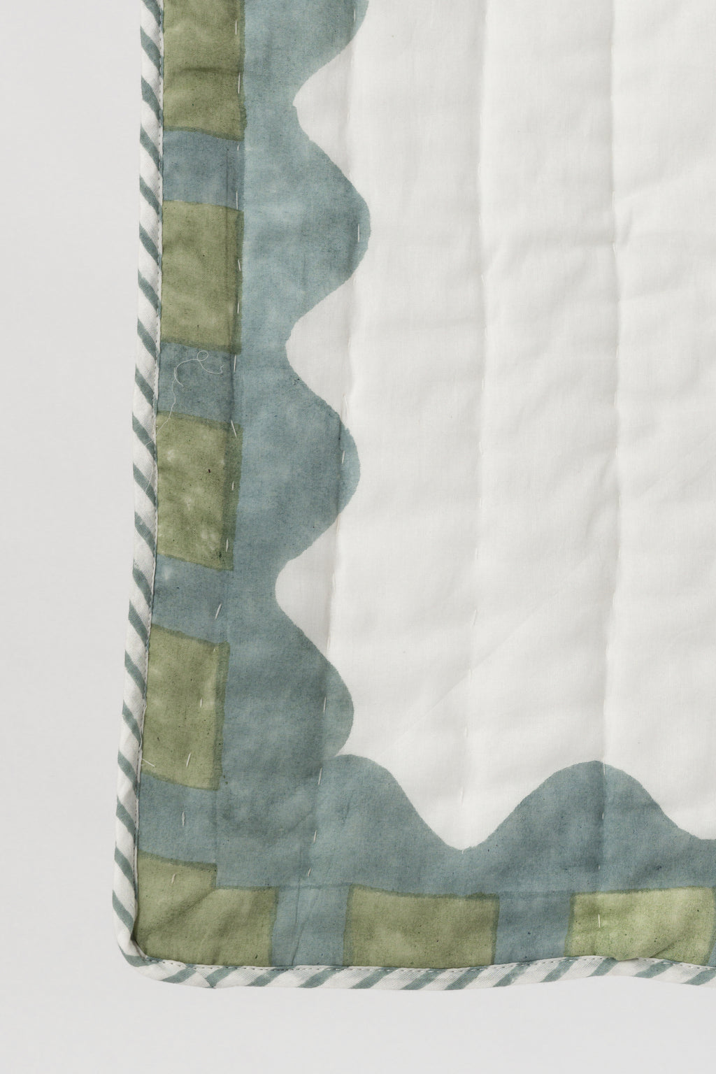 Scallop & Checks Kids Quilt