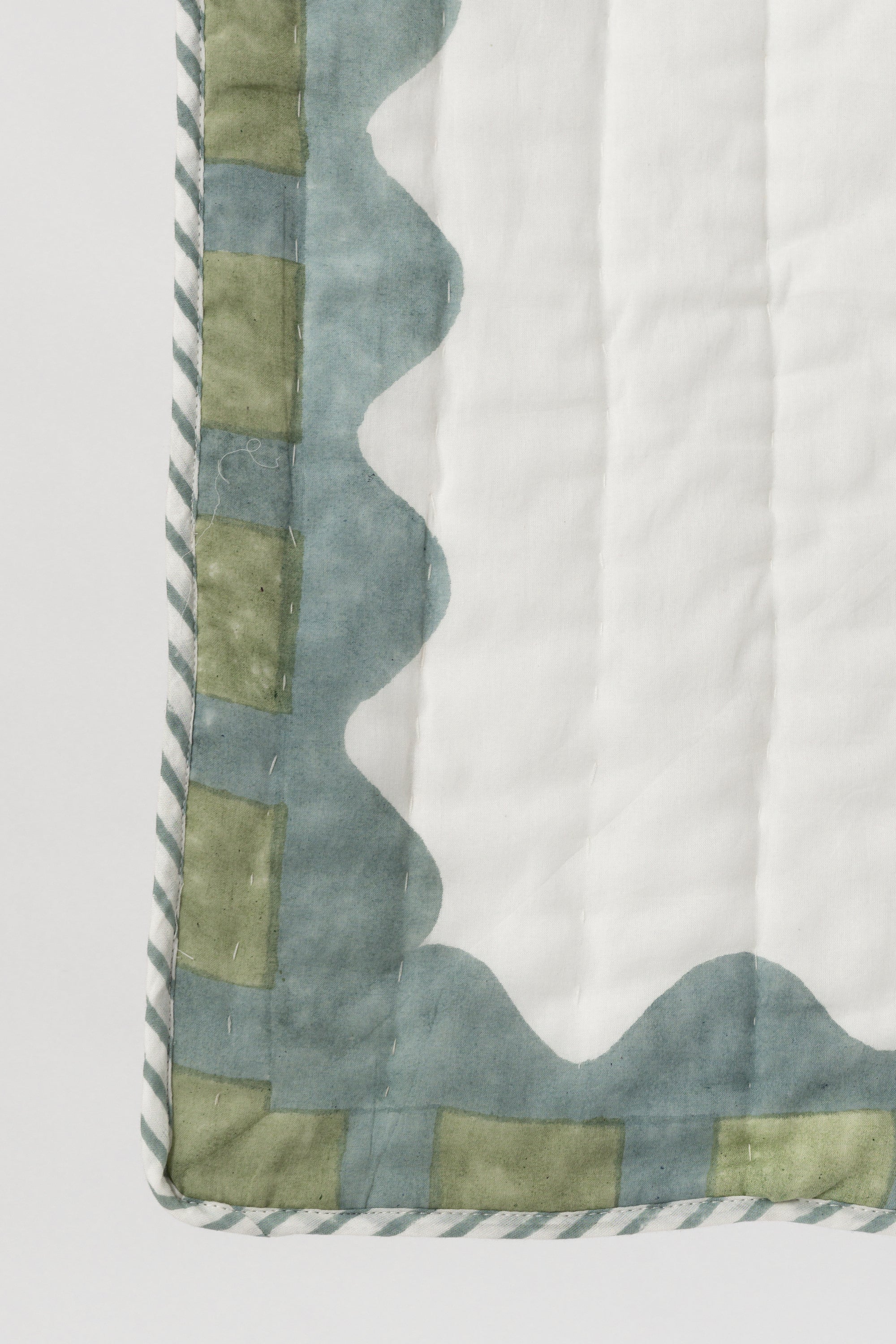 Scallop & Checks Kids Quilt