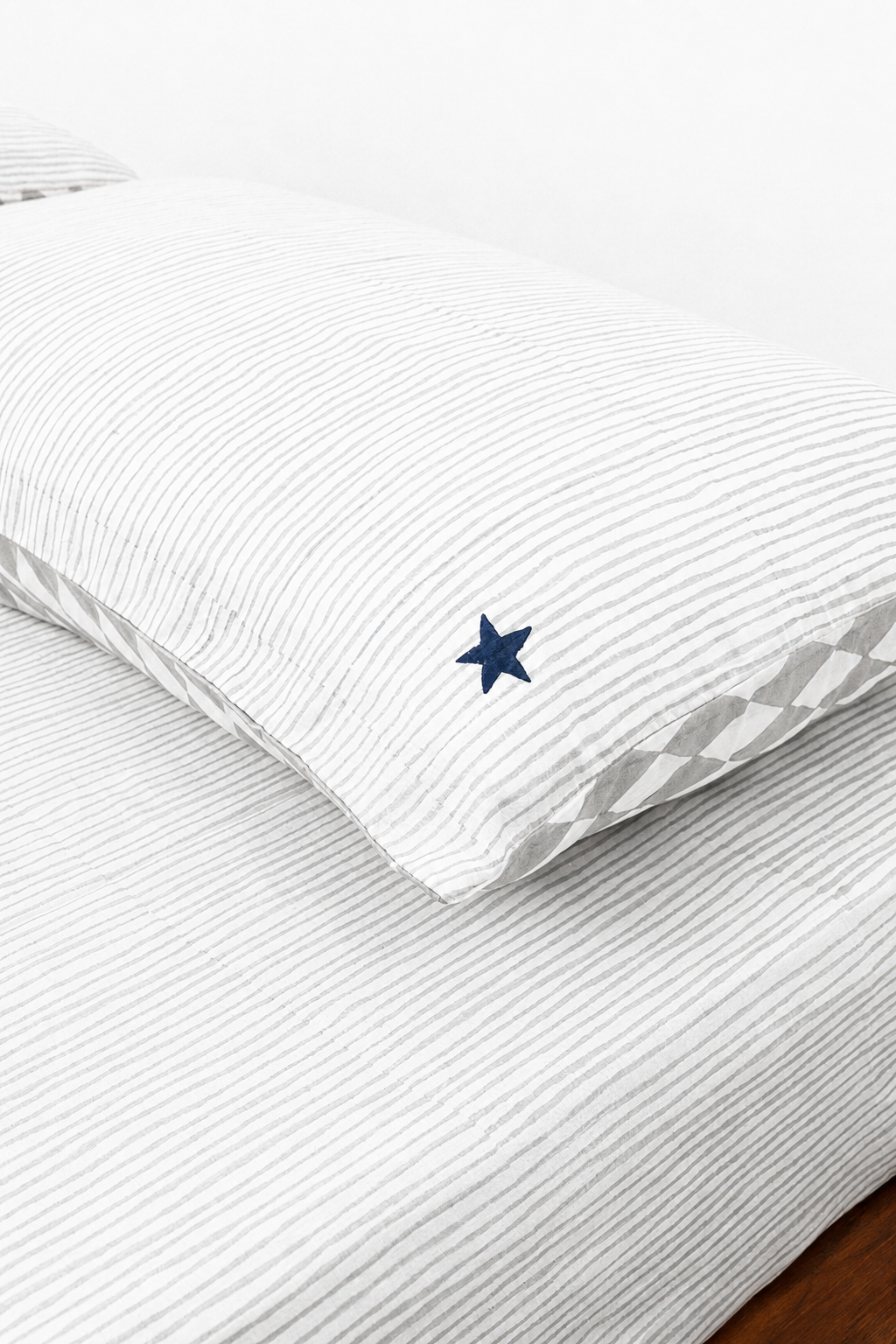 Plain Grey Stripe Bedsheet - Chand Sitara